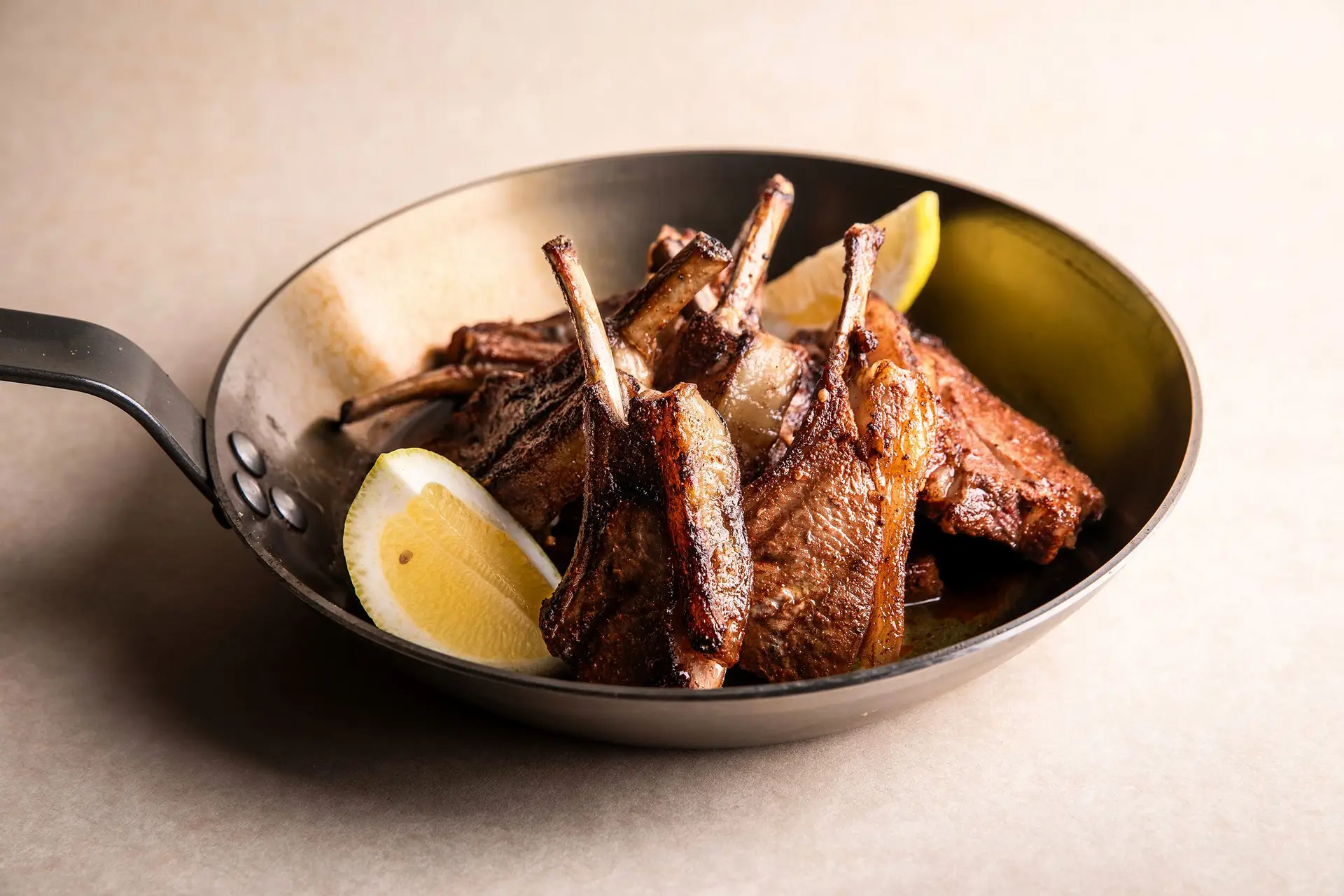 Receitas: borrego em tons rubros