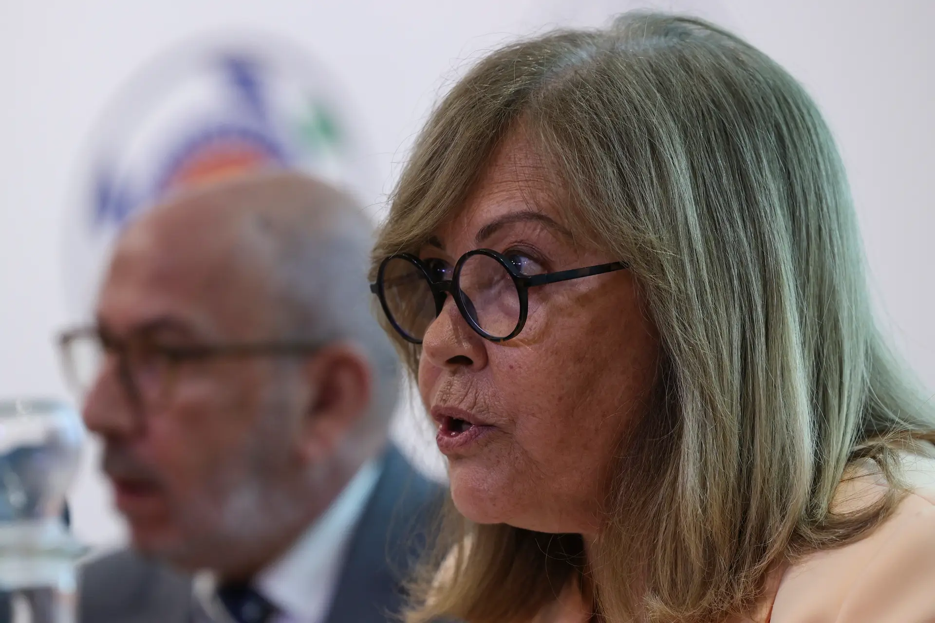 Margarida Blasco, ministra da Administração Interna, presta declarações durante uma conferência de imprensa na sede da Autoridade Nacional de Emergência e Proteção Civil