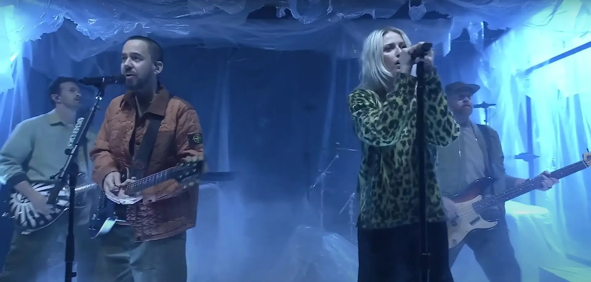 Ninguém pára a nova vida dos Linkin Park. Agora foram tocar o novo single ao programa de Jimmy Fallon