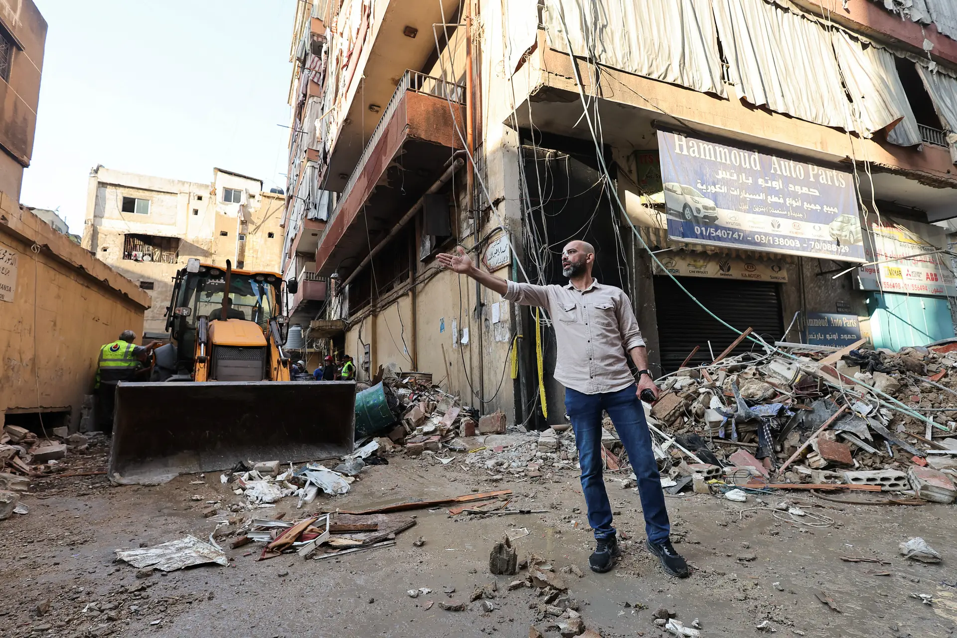 Edifício atingido esta terça-feira nos subúrbios de Beirute, no Líbano