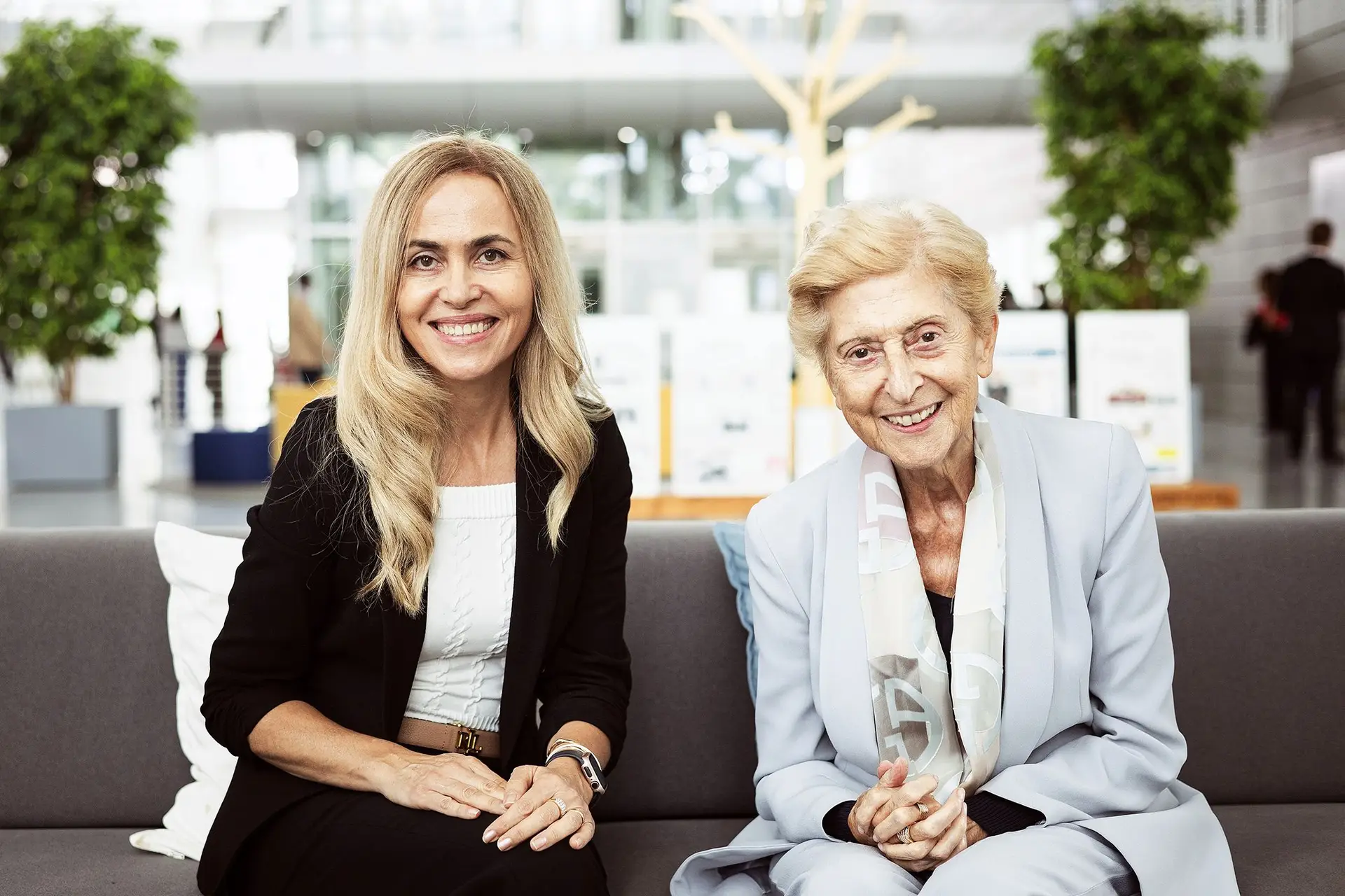 Silvia Bechmann e Maria Silva, CEO da Mercedes-Benz.io e presidente do Banco Carregosa, duas líderes, duas gerações e duas oradoras do Breaking the Bias in Fin & Tech