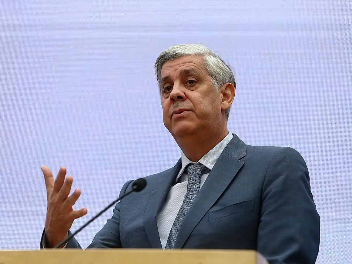 Banco de Portugal prevê aumento histórico do rendimento das famílias, mas  corta previsão de crescimento da economia portuguesa para 1,6% - Expresso