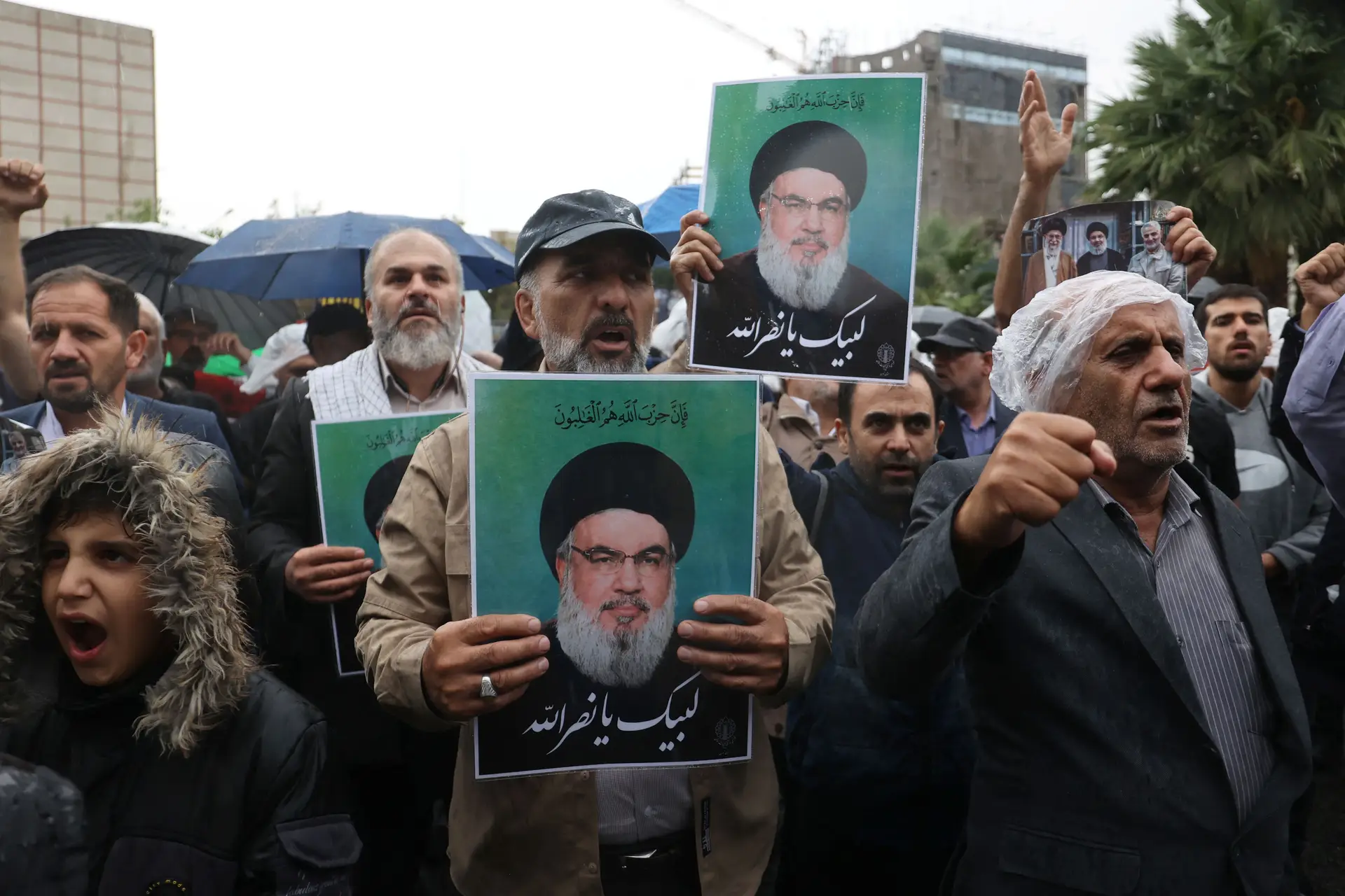 No Irão, a população saiu à rua na sequência da morte do líder do Hezbollah, Hassan Nasrallah