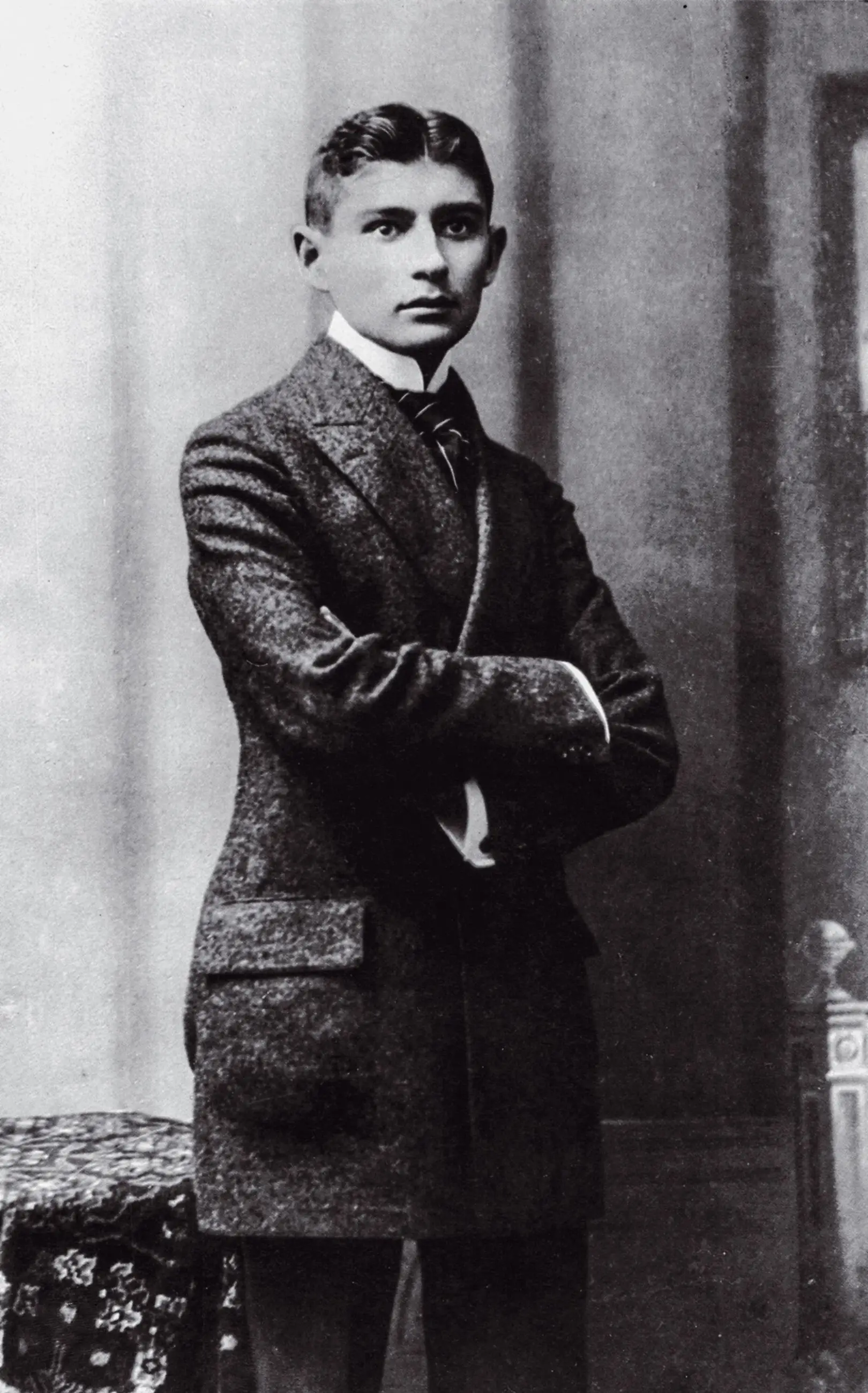 Franz Kafka em 1906, numa imagem que regista a sua formação em Direito na Real-Imperial Universidade Alemã Karl Ferdinand
