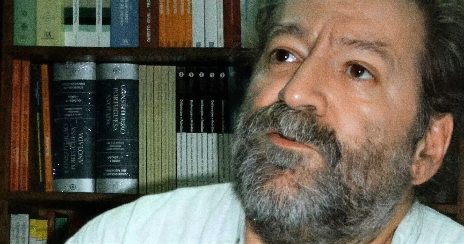 António Cabrita escreve um romance bem fincado no presente, atento às grandes crises contemporâneas