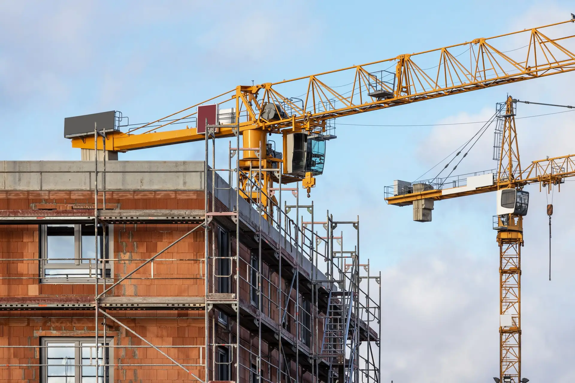 Habitação: sector imobiliário propõe uso de terrenos públicos e grupos de trabalho intermunicipais (e insiste no alívio da carga fiscal)
