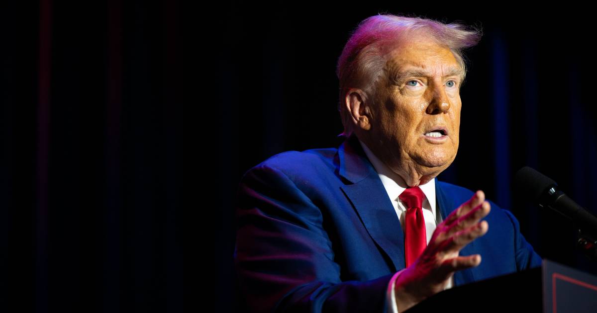 Homem é preso com passe falso em comício de Donald Trump