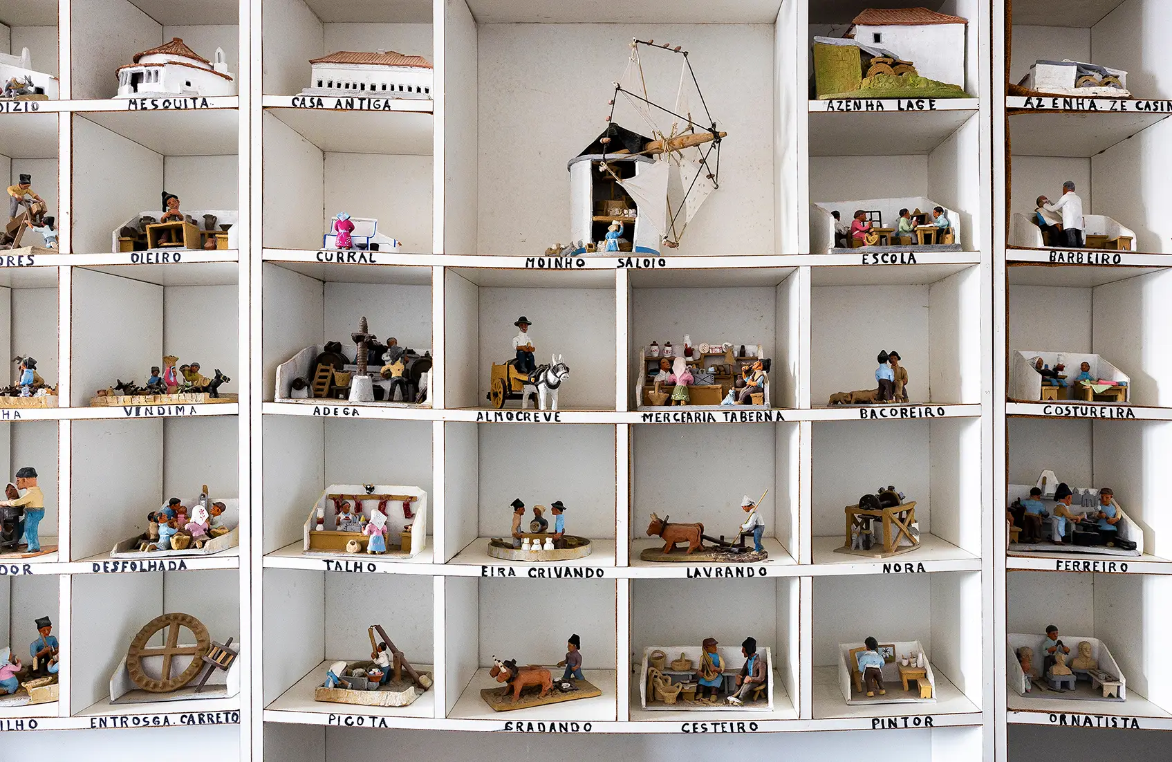 Figuras de barro criadas por Eduardo Azenha