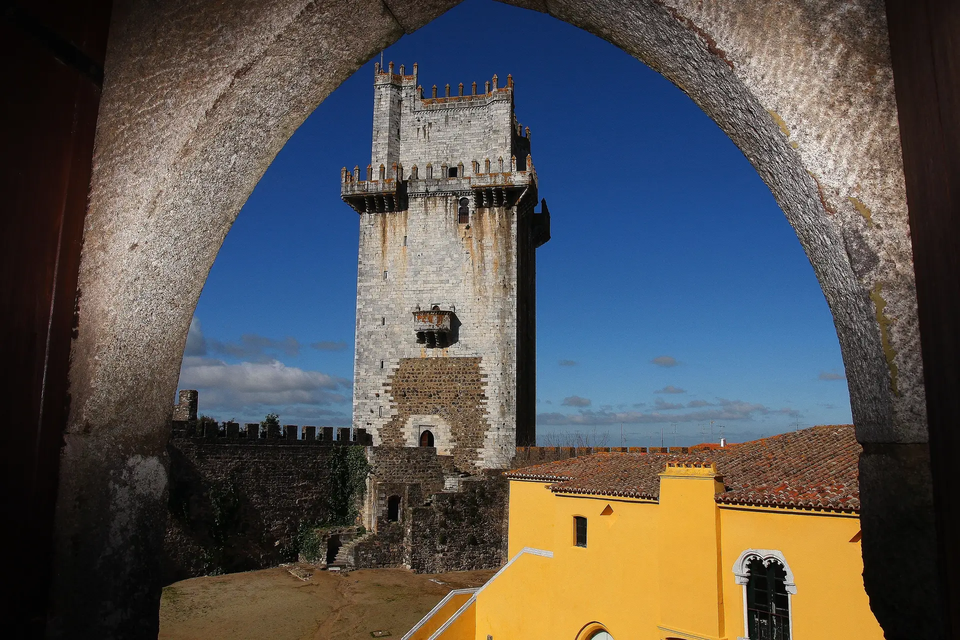 Cante, adegas antigas, petiscos e ruas cheias de história em Beja, coração do Alentejo