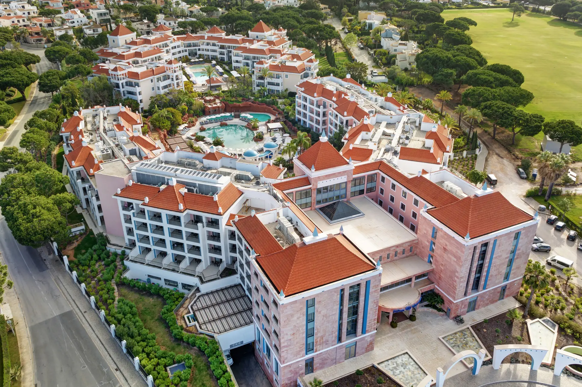 A compra dos hotéis Hilton em Vilamoura foi um passo marcante para a Arrow Global consolidar a operação na região