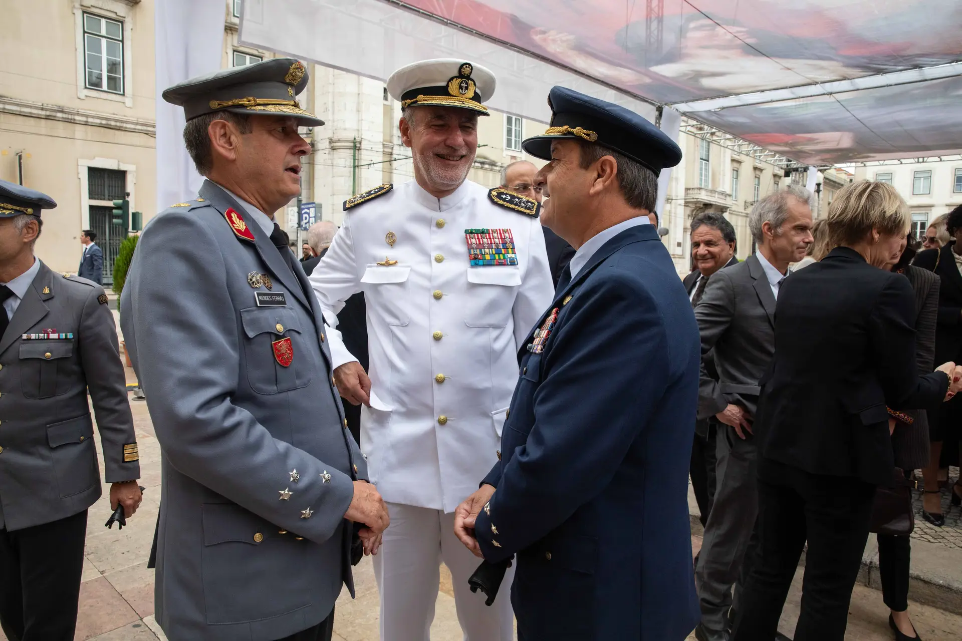 Sangria de militares mantém o ritmo apesar dos aumentos nos subsídios: os alertas dos quatro chefes