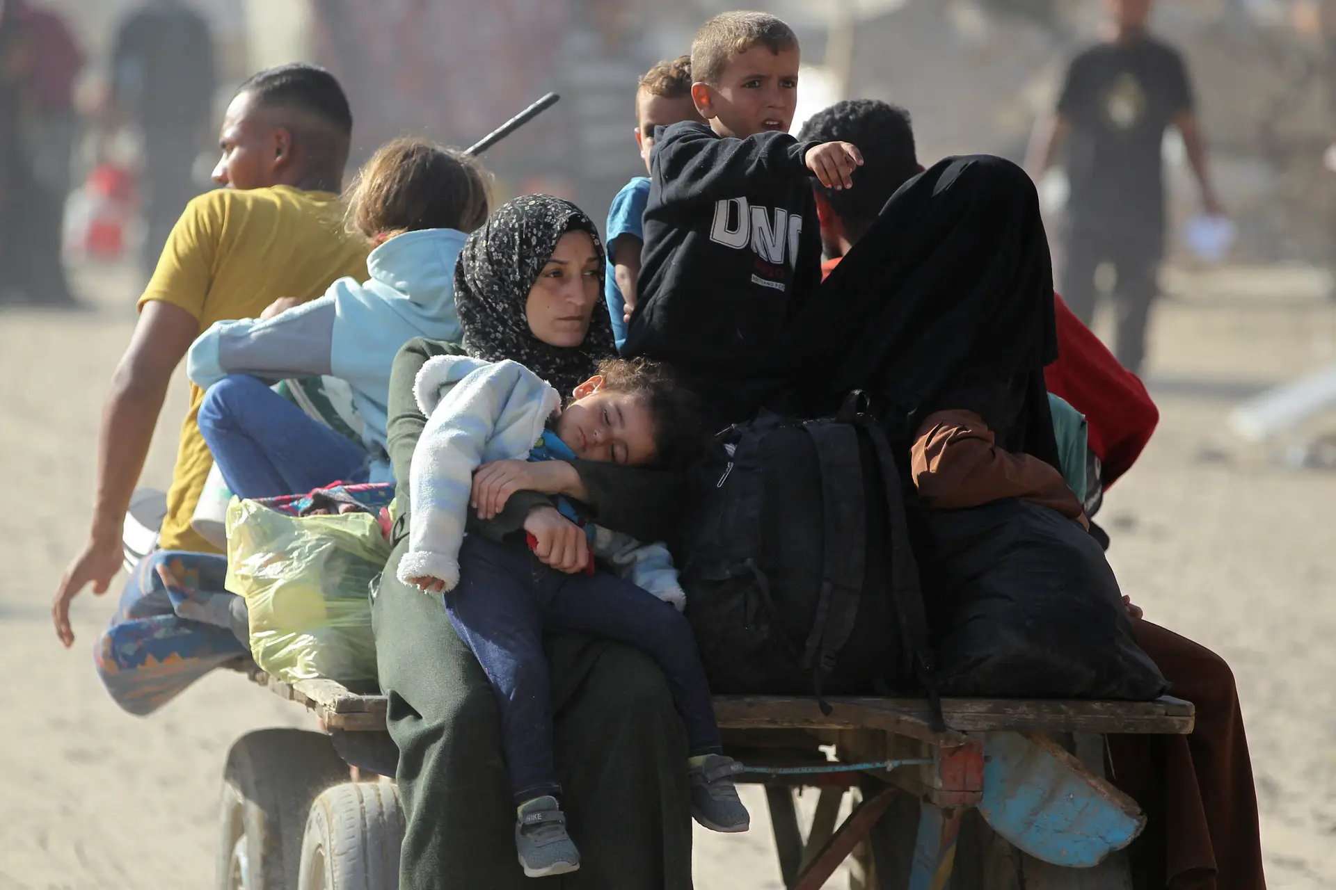 Deslocados palestinianos em Khan Younis, no sul de Gaza