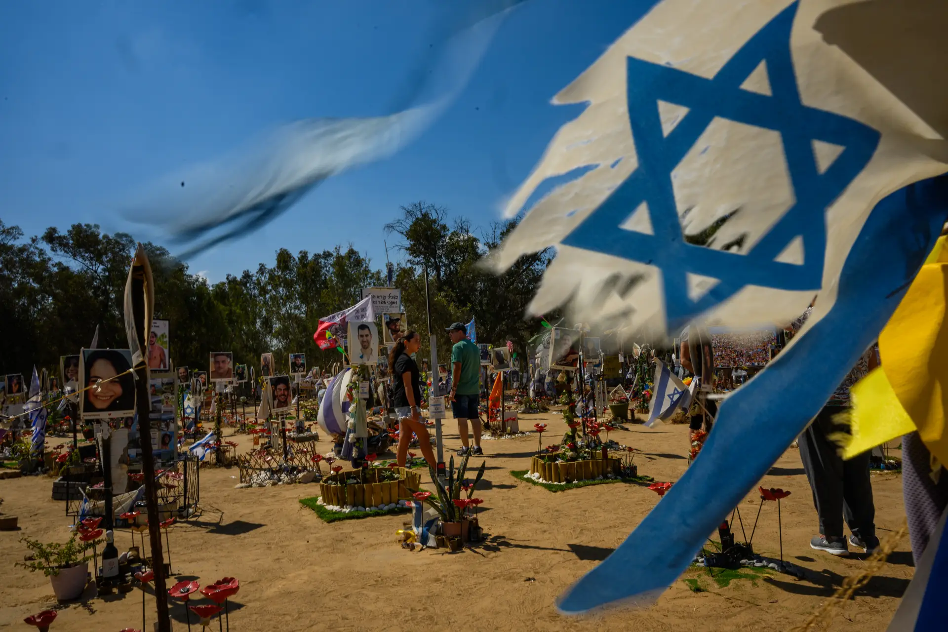Memorial pelos mortos e reféns israelitas no espaço do festival de música Nova