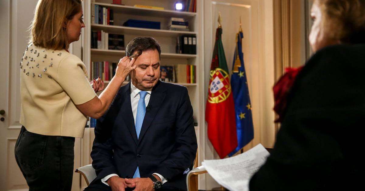 Camões e Zelensky: o que nos conta tudo o que não disse na entrevista a Montenegro, um "político de cima a baixo"