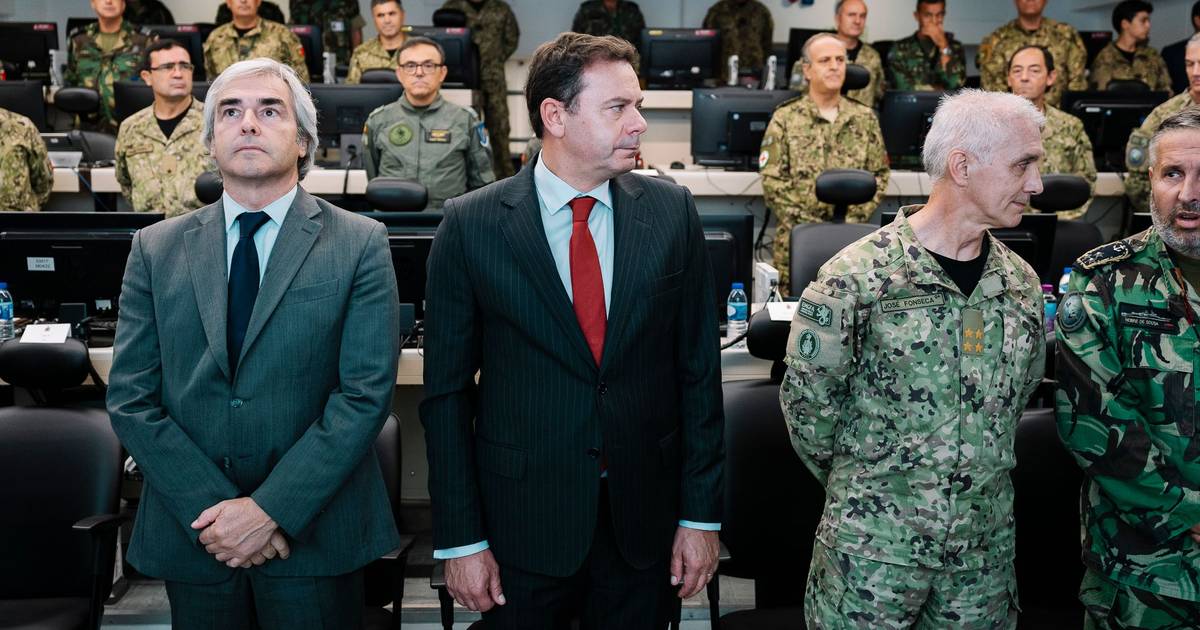 Defesa admite rever compras de armas e faz o maior aumento de salários e manutenção em anos