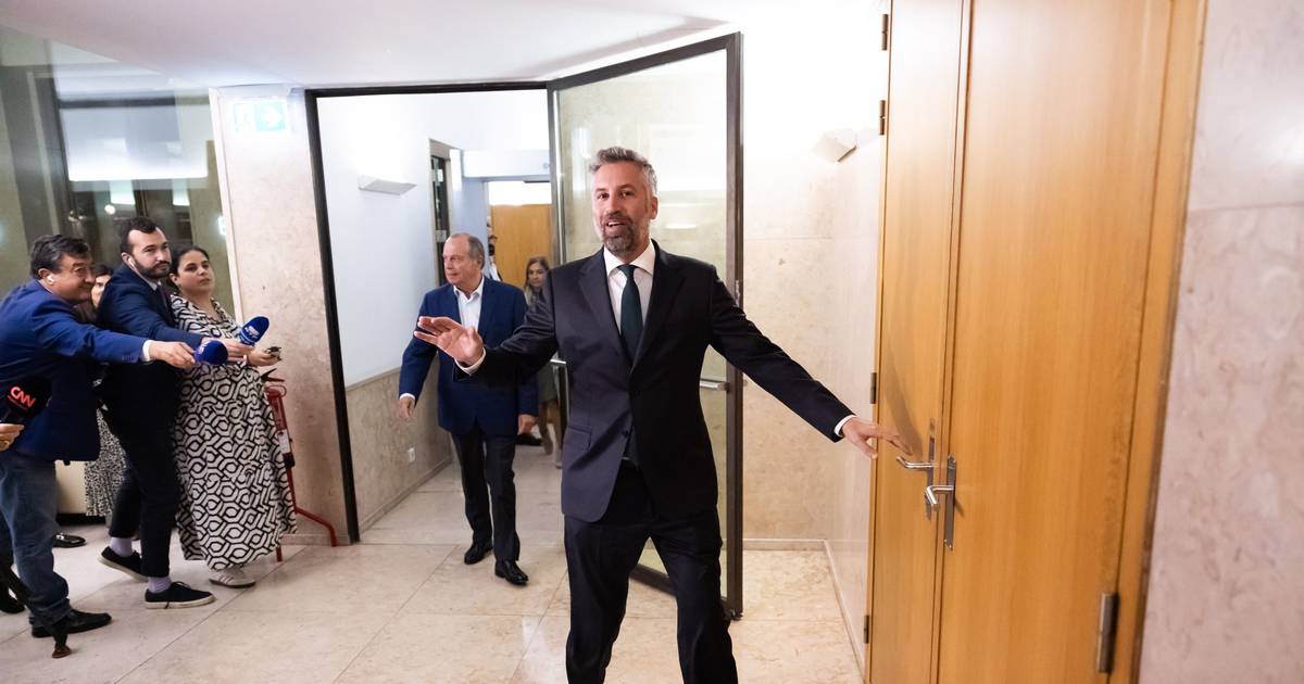 O PS sentou-se no sofá: deputados e dirigentes dividem-se entre liderança, negociação e viabilidade para não normalizar o Chega