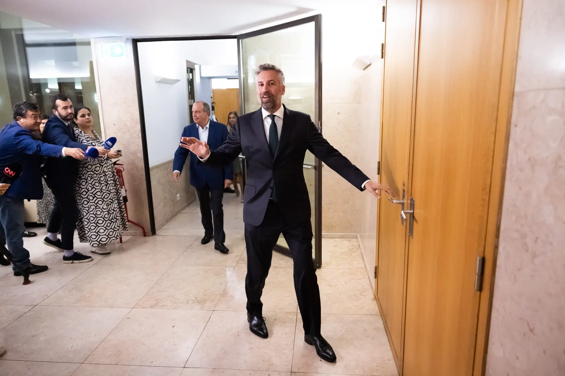 Pedro Nuno Santos à entrada para a reunião da bancada parlamentar do PS