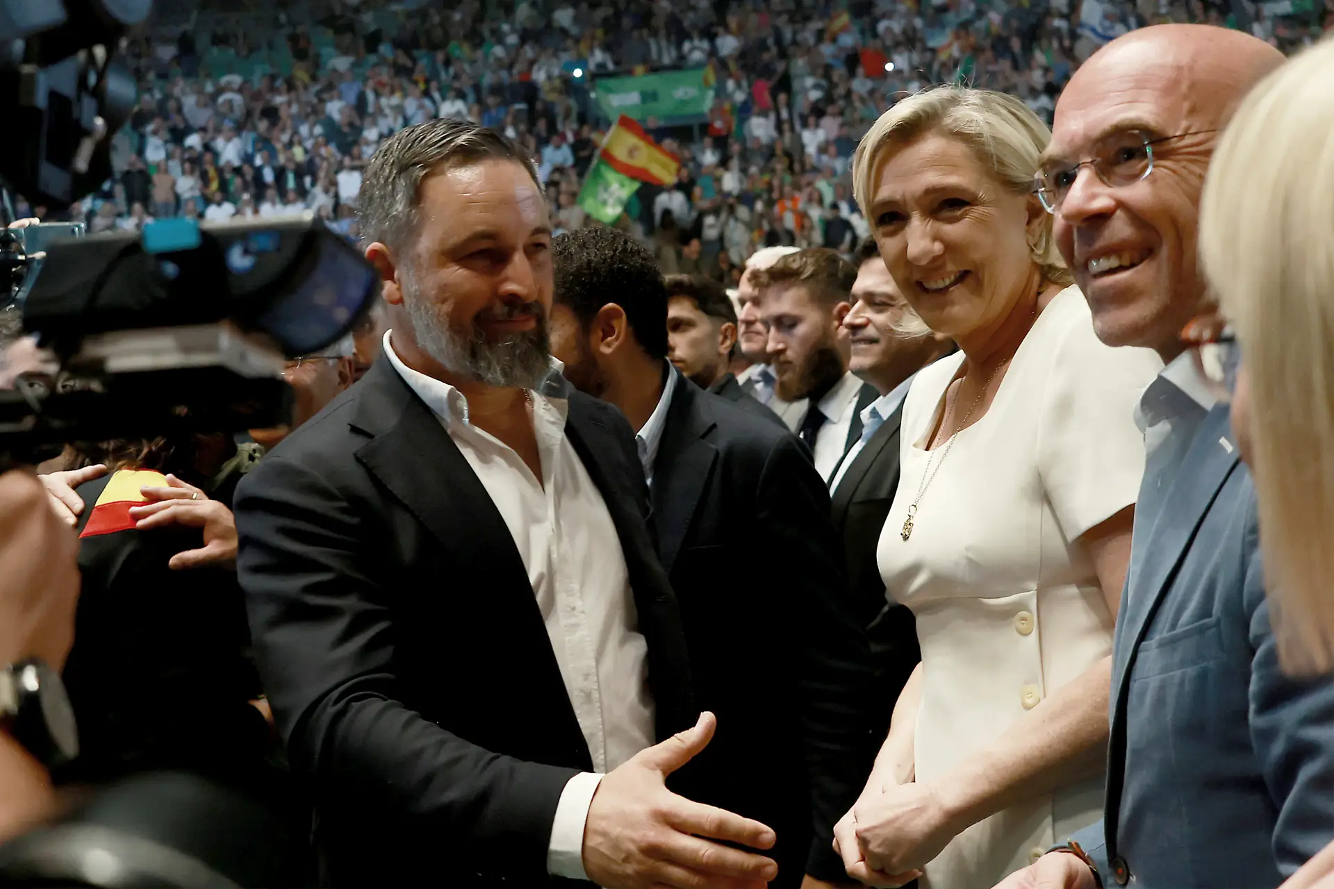 Santiago Abascal e Marine Le Pen num encontro de líderes de extrema-direita em Madrid