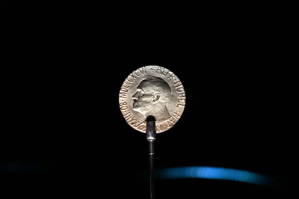 Os Prémios Nobel distinguem “aqueles que, durante o ano anterior, terão conferido o maior benefício à Humanidade”