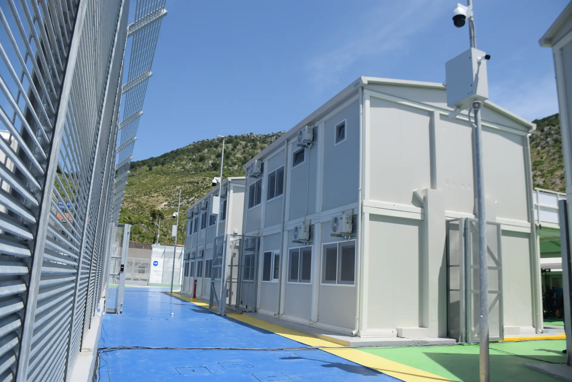 Novo centro de receção de migrantes na Albânia, para onde Itália quer trazer migrantes que cheguem ou tentem chegar à sua costa