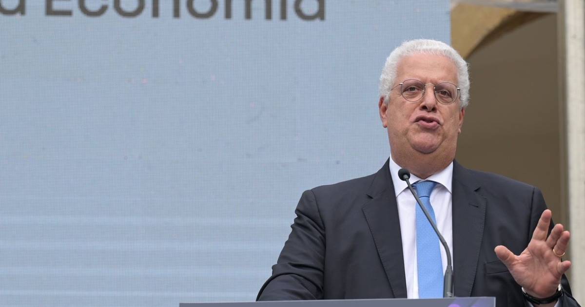 Pedro Reis sustenta que é necessário "dar espaço à economia" e aproveite "o bom momento" do país