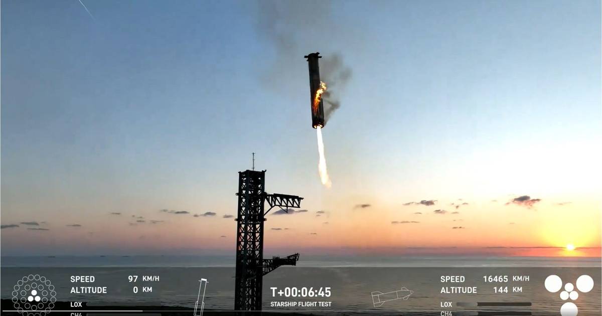 SpaceX consegue pousar o foguete propulsor Starship, feito há muito almejado pela empresa de Elon Musk (COM VÍDEO)