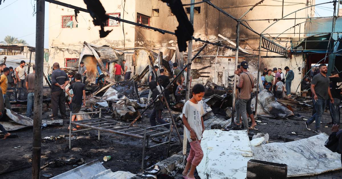 Três mortos e 40 feridos após bombardeamento de hospital em Gaza