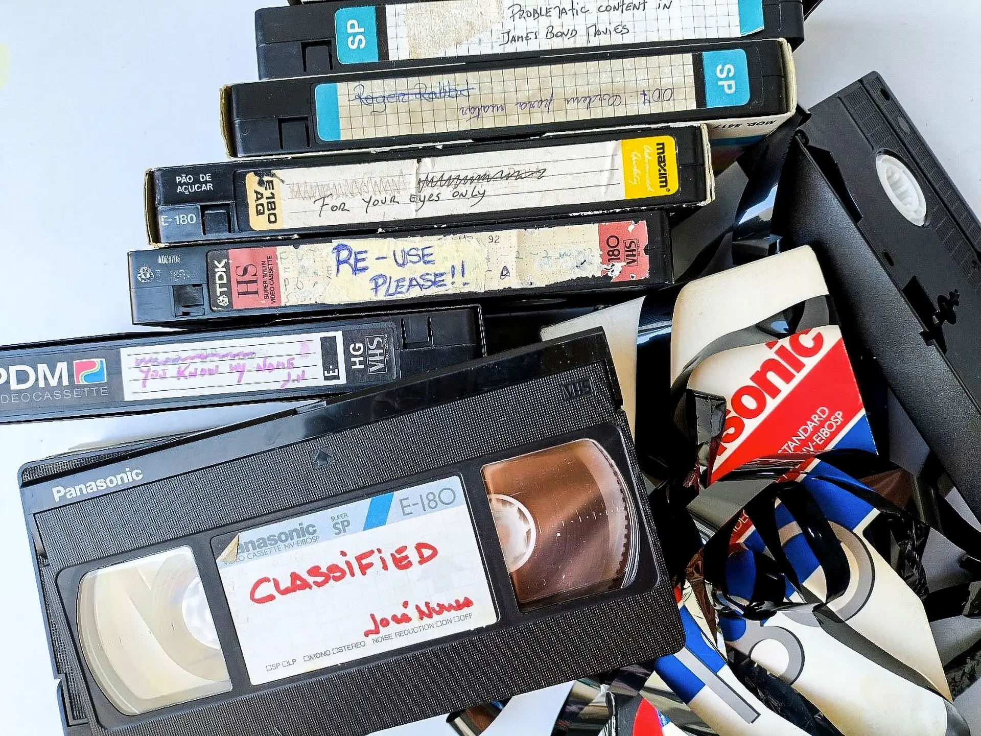 O espetáculo de José Nunes sobre James Bond deriva de projeções de vídeo e do trabalho de atores