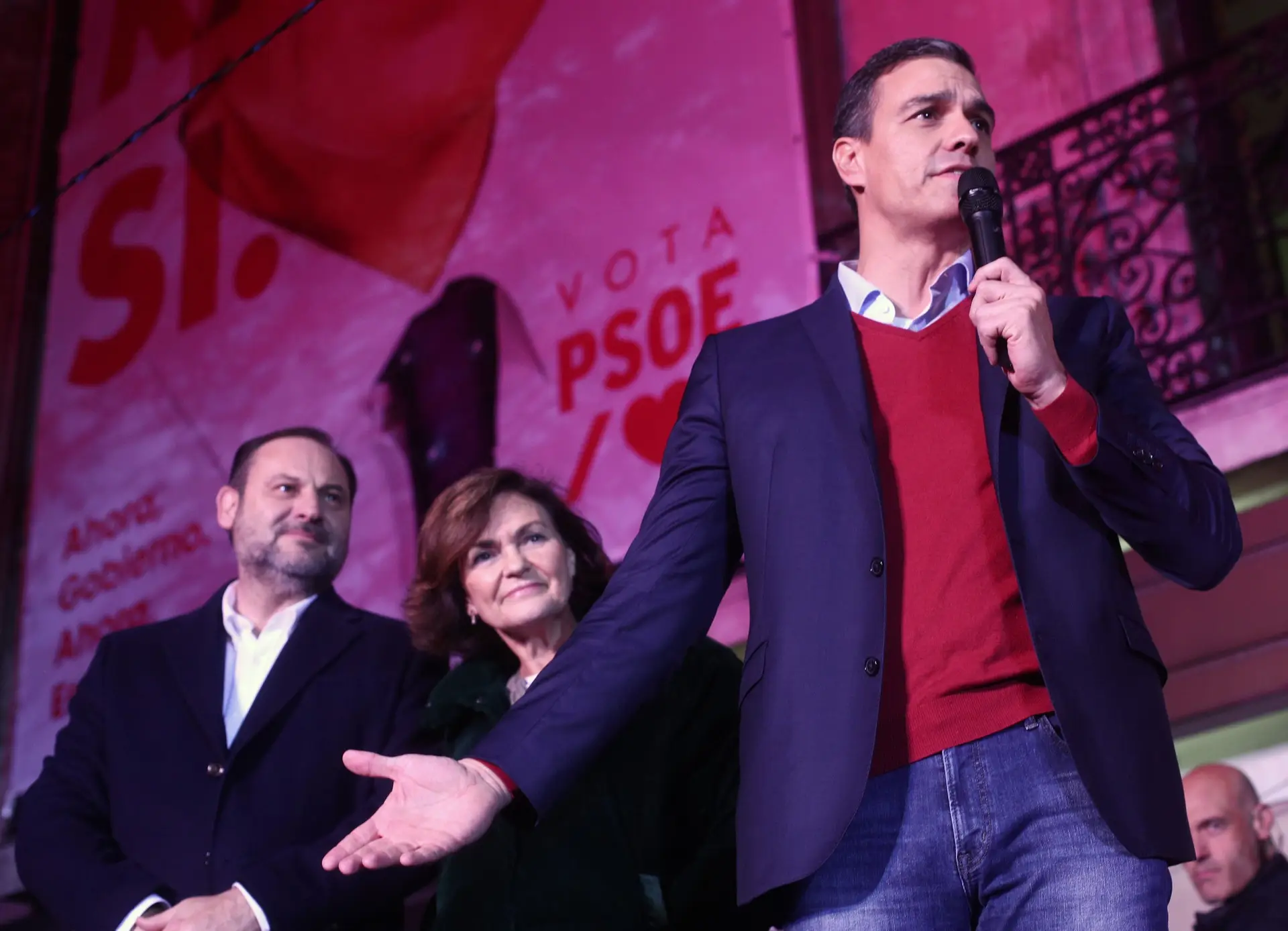 José Luis Ábalos com o primeiro-ministro Pedro Sánchez e a então vice-primeira-ministra Carmen Calvo, em 2019, antes de o escândalo de corrupção rebentar 