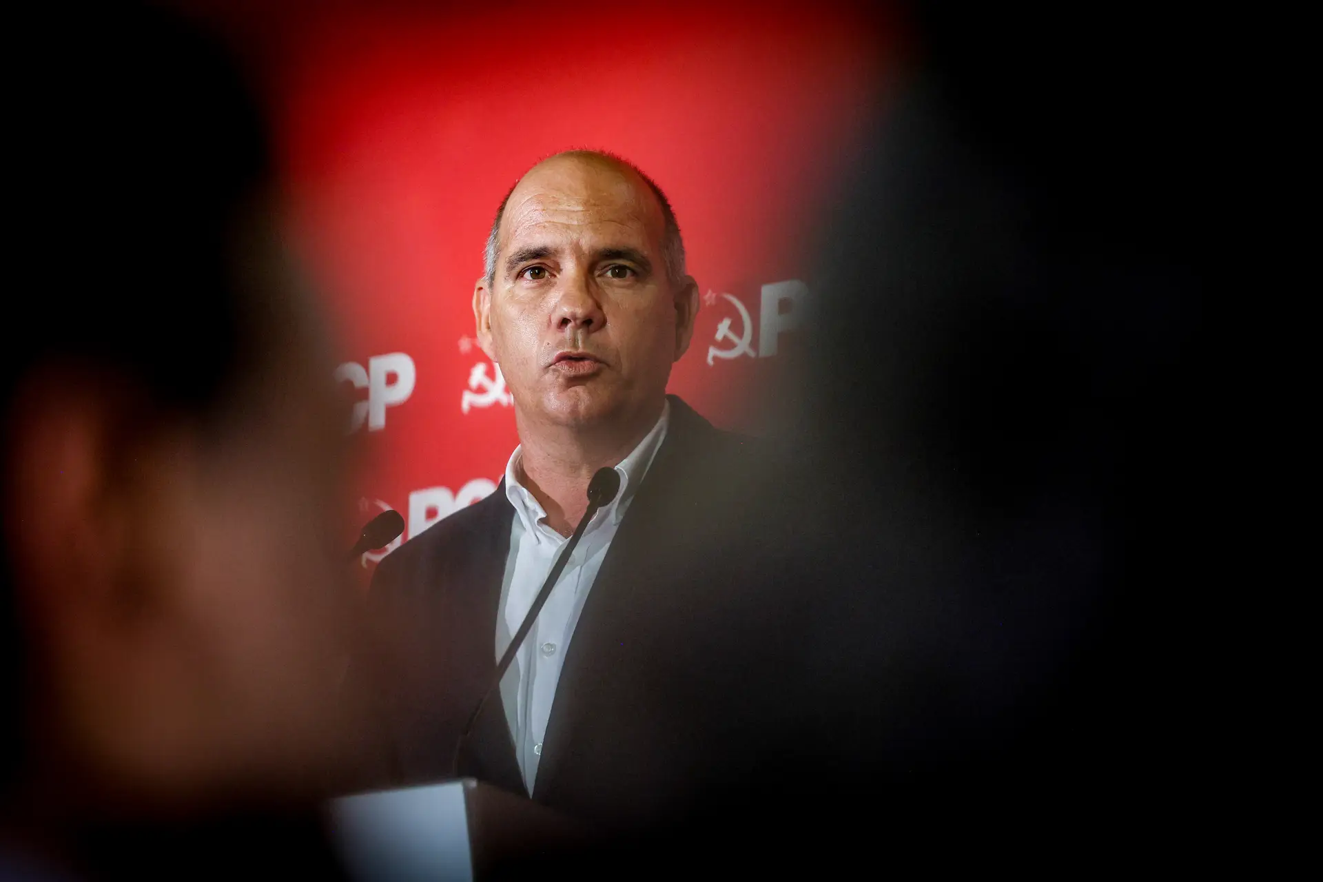 PCP aumenta pressão sobre PS: “Quem der respaldo a este OE não deixará de ser responsabilizado”