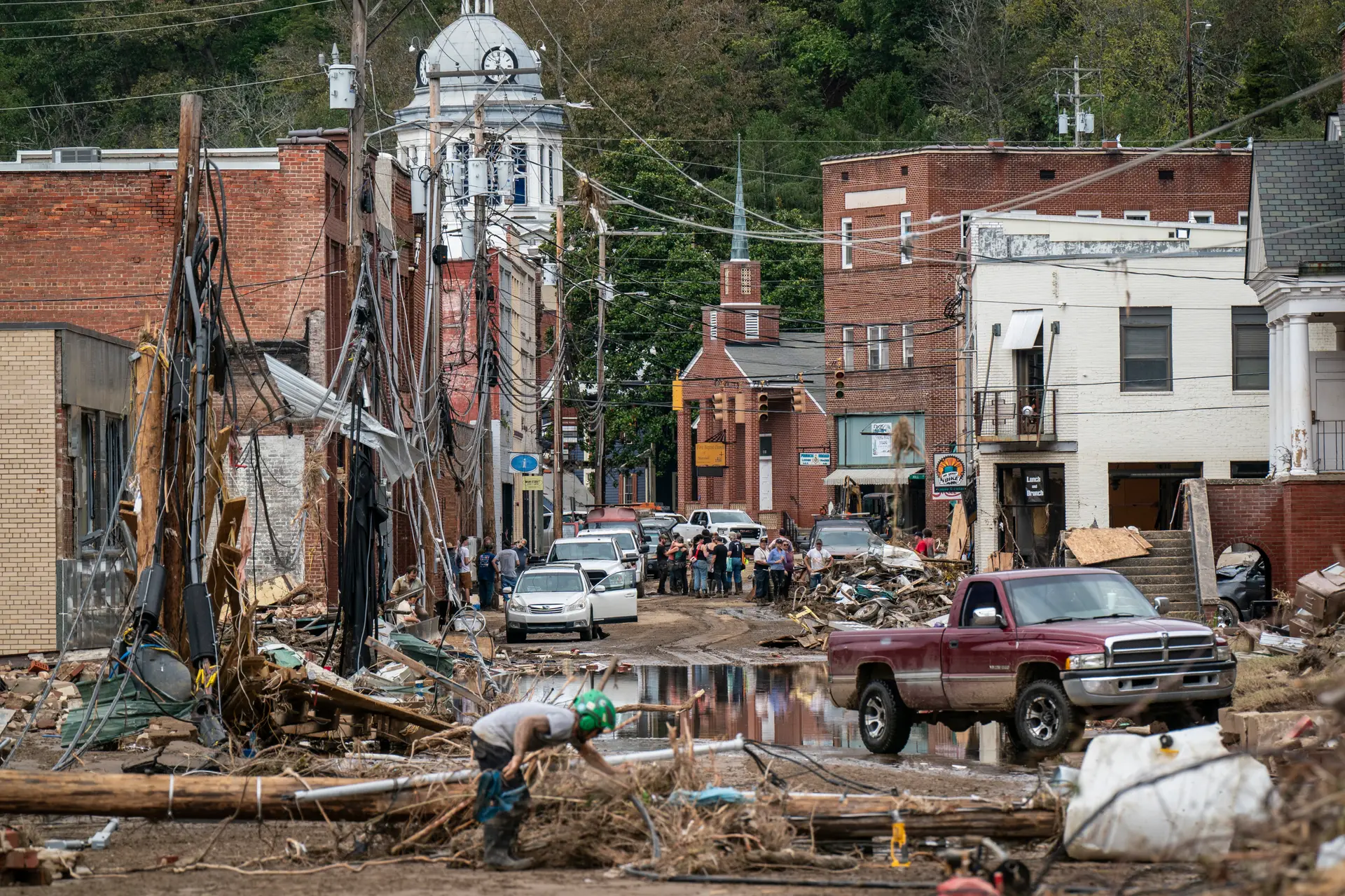 Impacto do furacão Helene em Marshall, na Carolina do Norte
