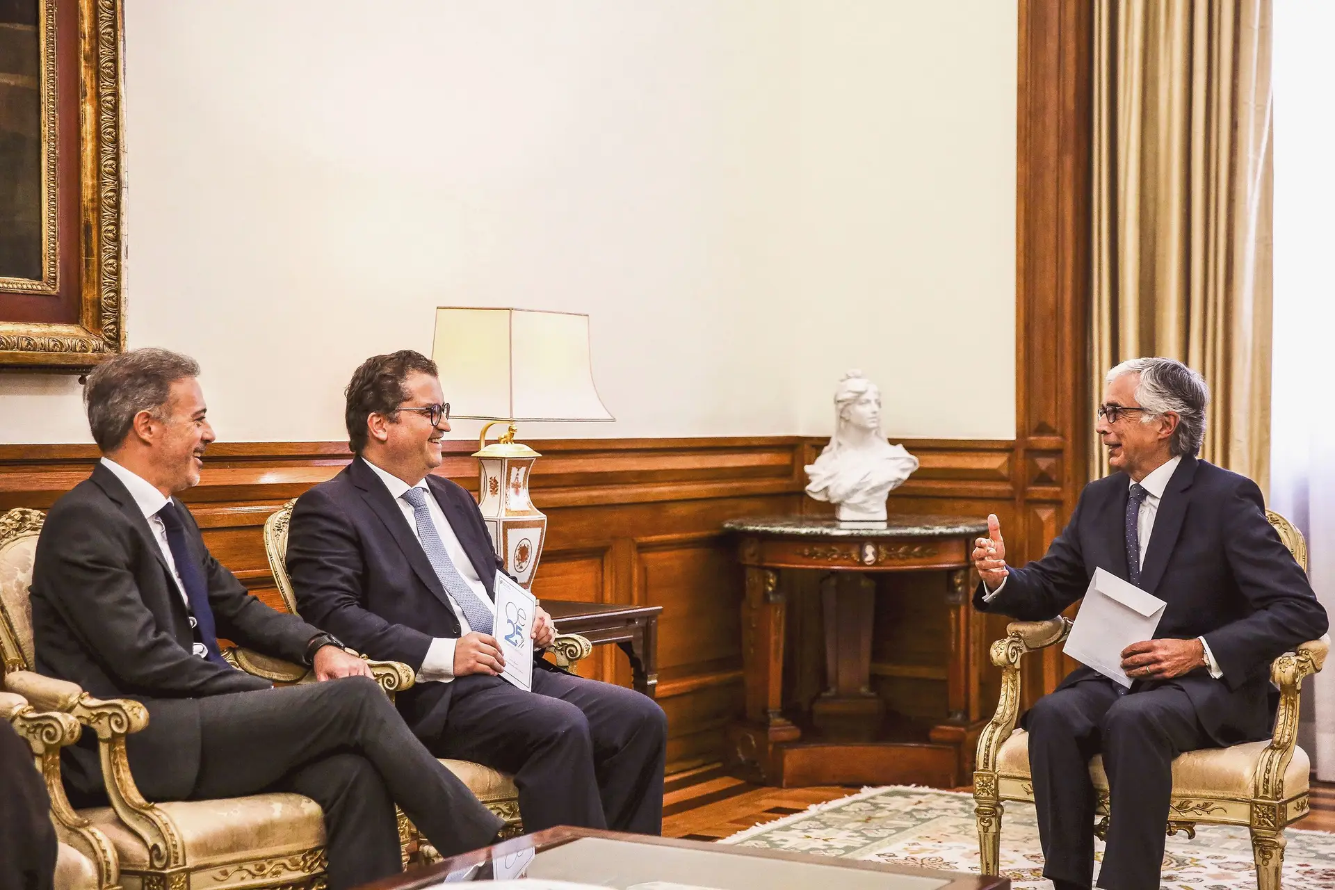 Debate orçamental ainda vai no adro