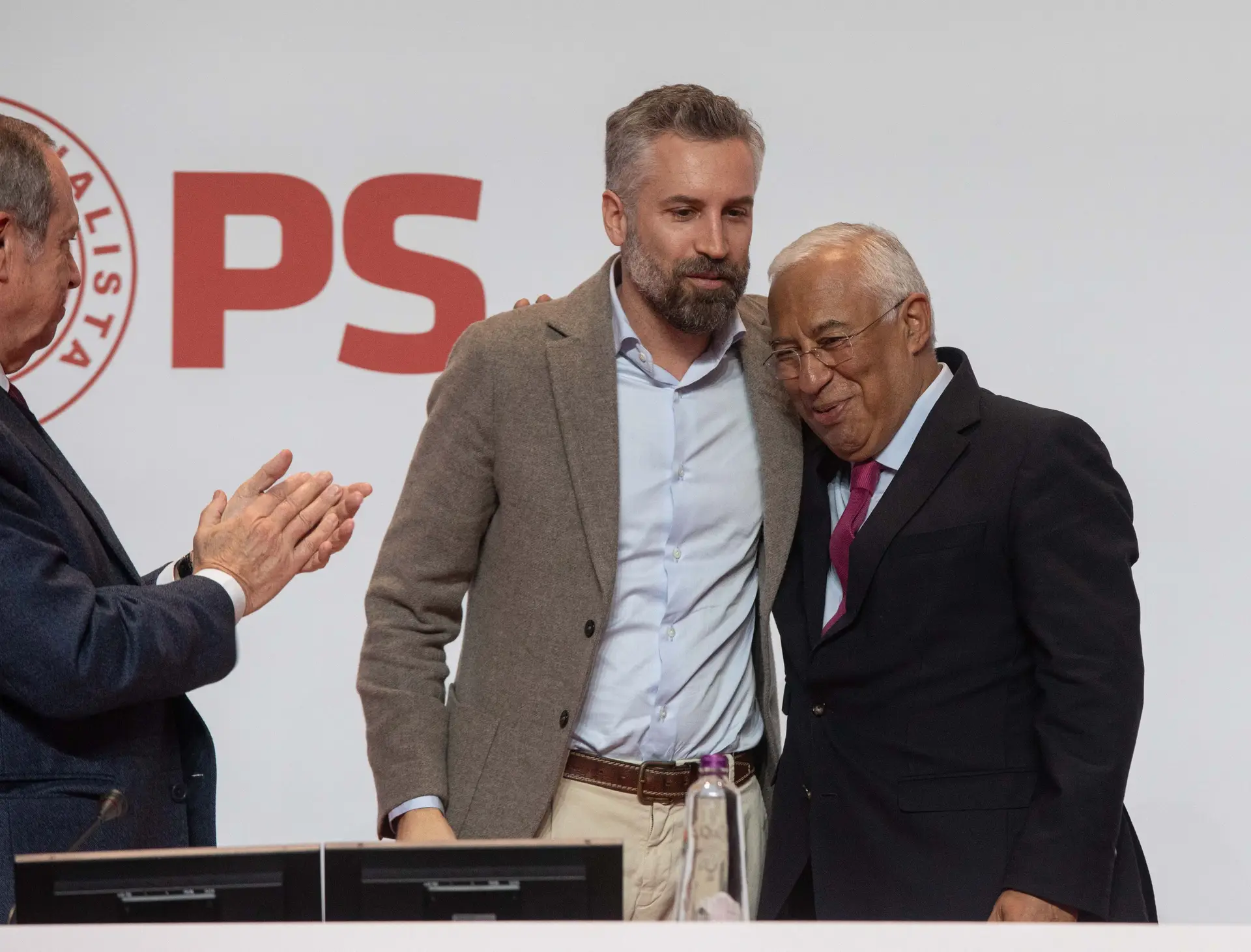 Caso do autarca do PS de Loures: Costa assume choque frontal com Pedro Nuno e frisa que “enfrentar o Chega exige firmeza nos princípios”