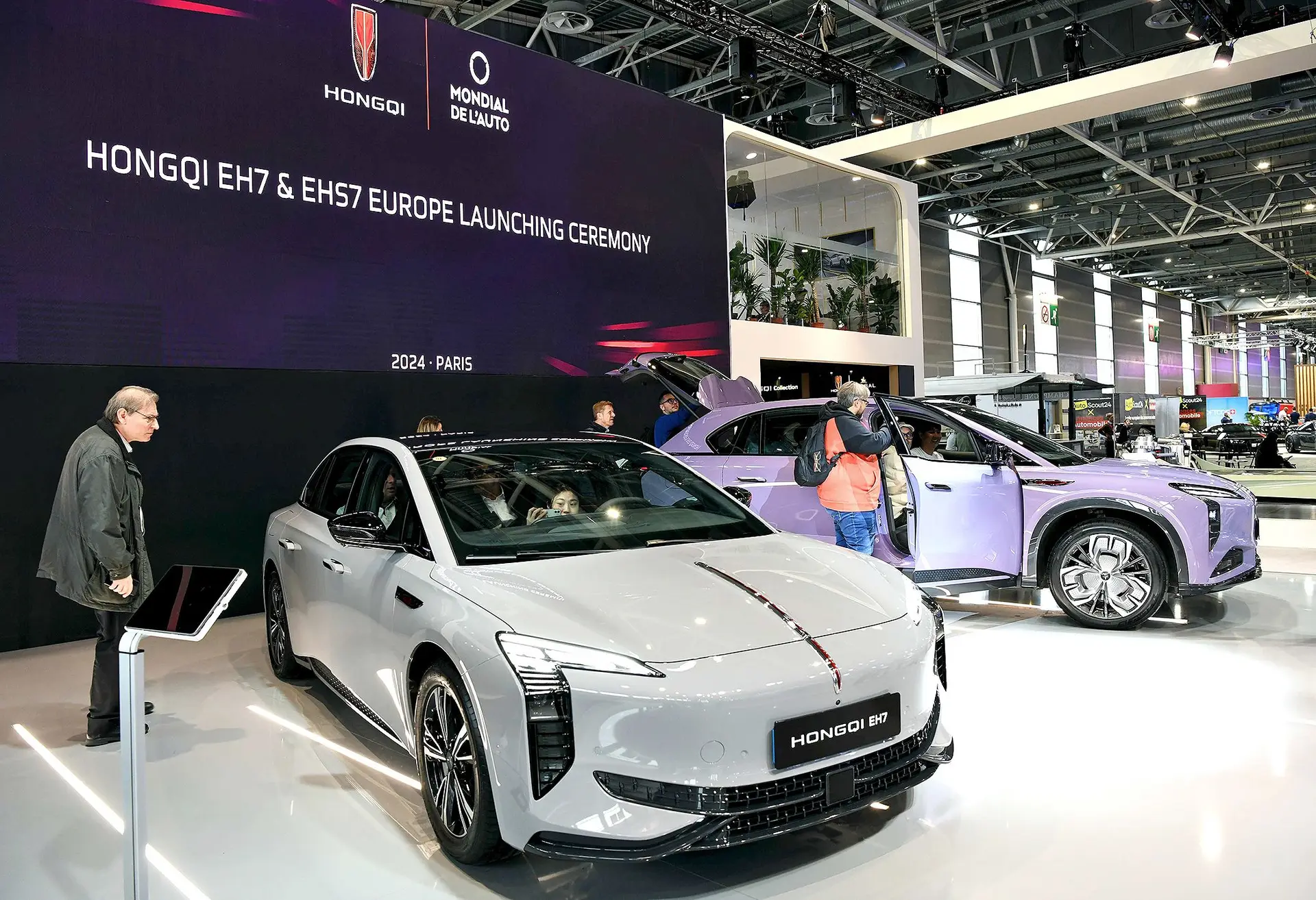 A presença de marcas chinesas no Salão Automóvel de Paris é esmagadora. Mostram quase só carros elétricos, para todos os segmentos do mercado