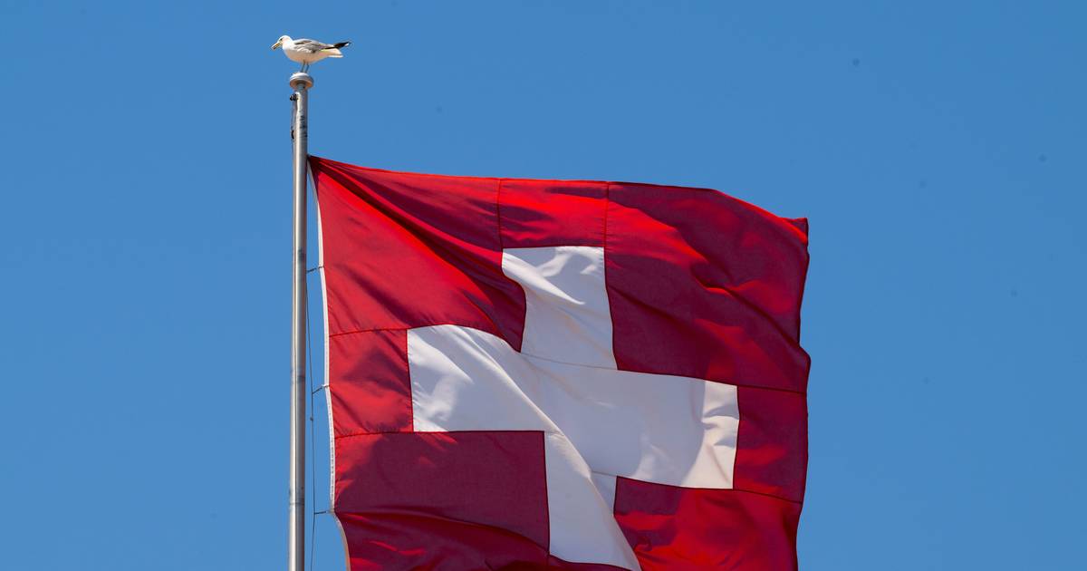 Proposta da extrema-direita para limitar população a 10 milhões vai a referendo na Suíça