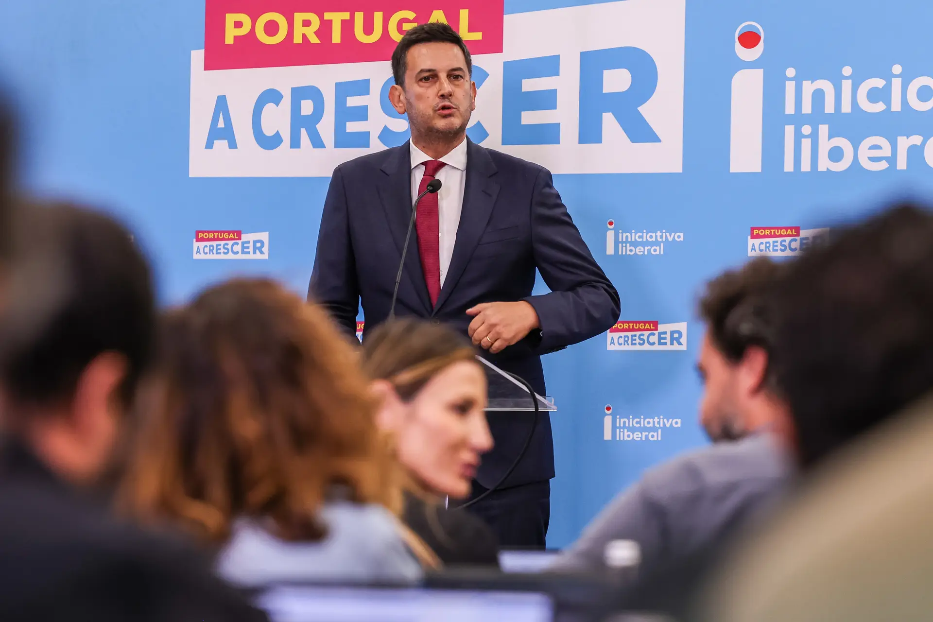 Rocha arrasa “Orçamento toranja” e diz que Montenegro “não apresenta provas de querer mudar o país”