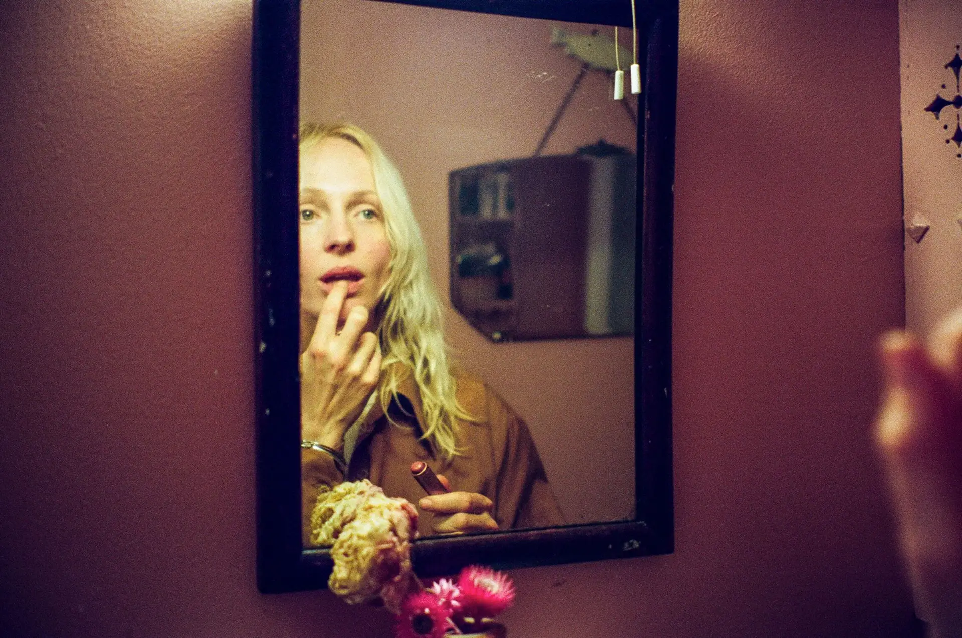 Nascida em Inglaterra em 1990, Laura Marling começou a fazer música na adolescência. O primeiro disco lançou-o aos 18 anos