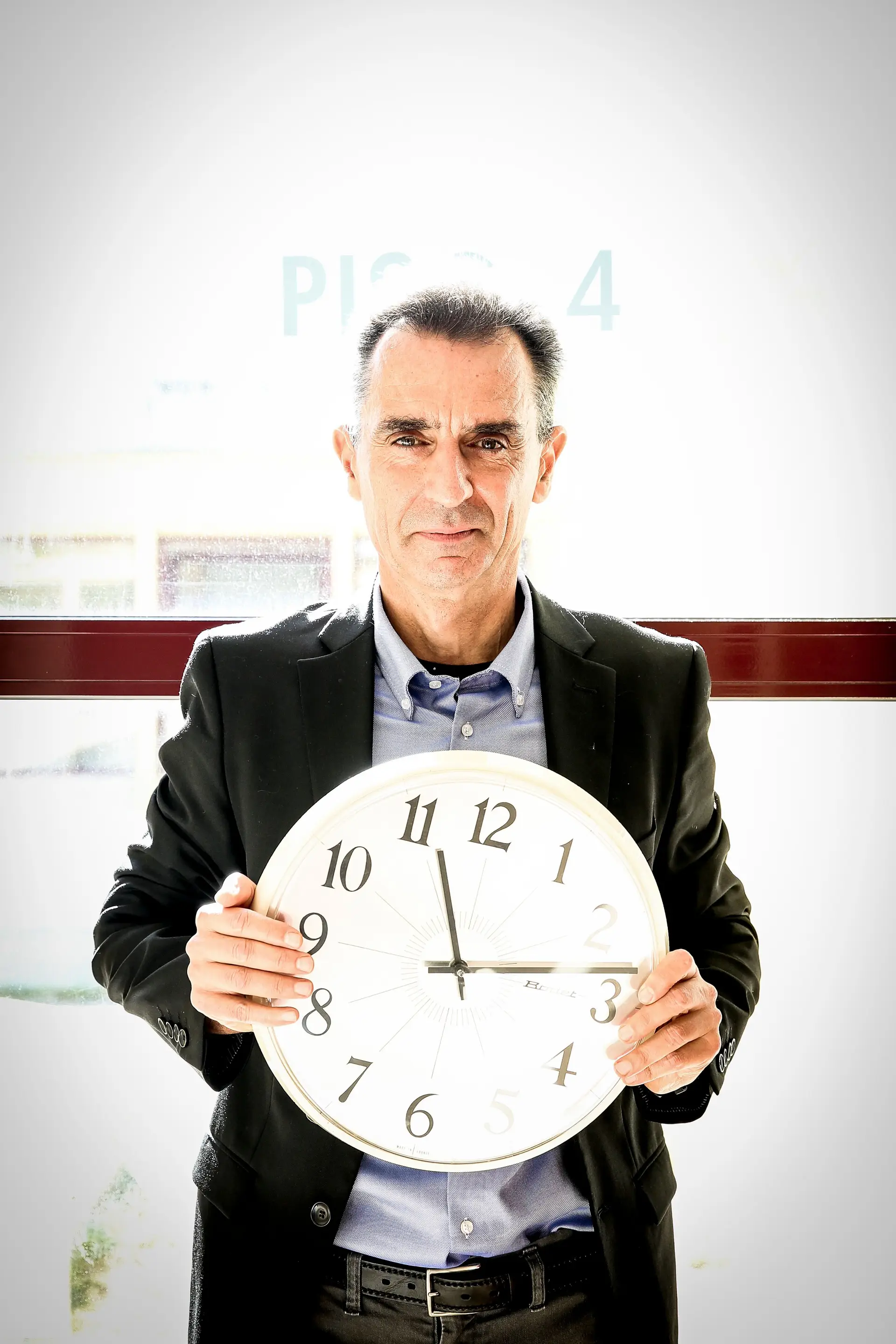 Salvatore Capozziello, cientista e professor da Universidade de Nápoles, recorda que é à engenharia que cabo o desafio de criar máquinas que confirmam aquilo que as teorias preveem