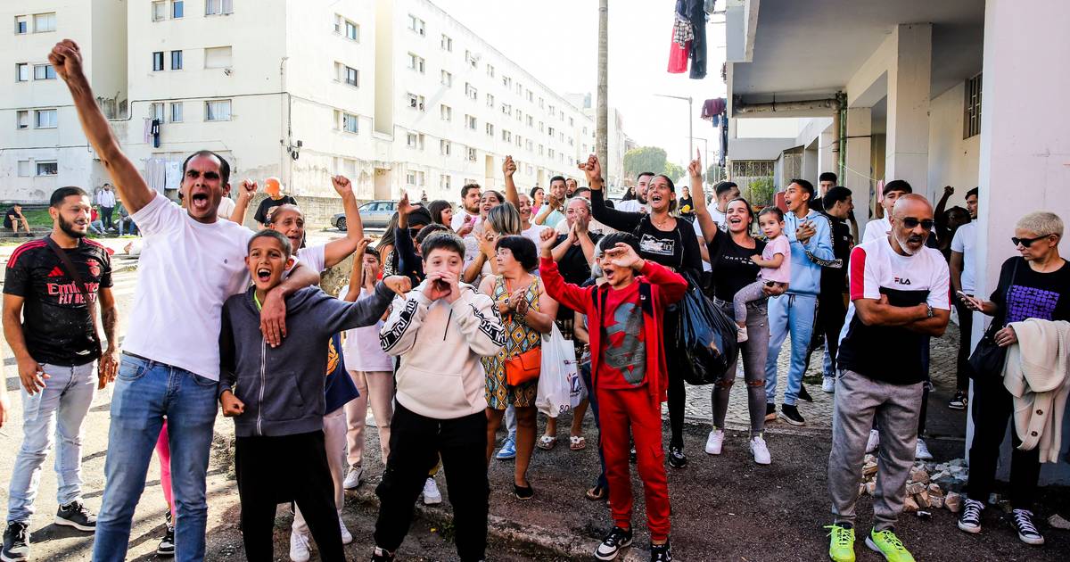 “Claro que as pessoas estão zangadas, nunca vi Odair com faca”: moradores do bairro do Zambujal exigem justiça e questionam a PSP