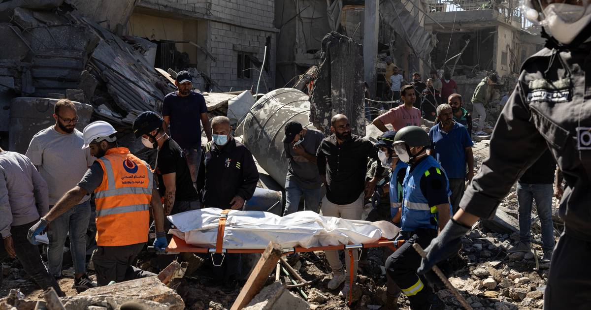 Israel bombardeia uma base do Hezbollah e um hospital no Líbano, o Hezbollah assume a responsabilidade pelo ataque a Netanyahu: dia 382 da guerra