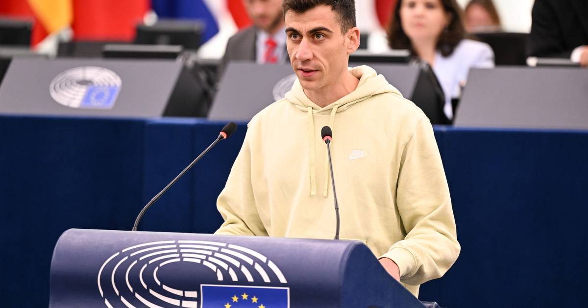 Phidias, o YouTuber eleito: “Eles pensam que sou um palhaço e esperam que eu apareça nu no Parlamento Europeu. “Eu só quero tornar a política legal.”