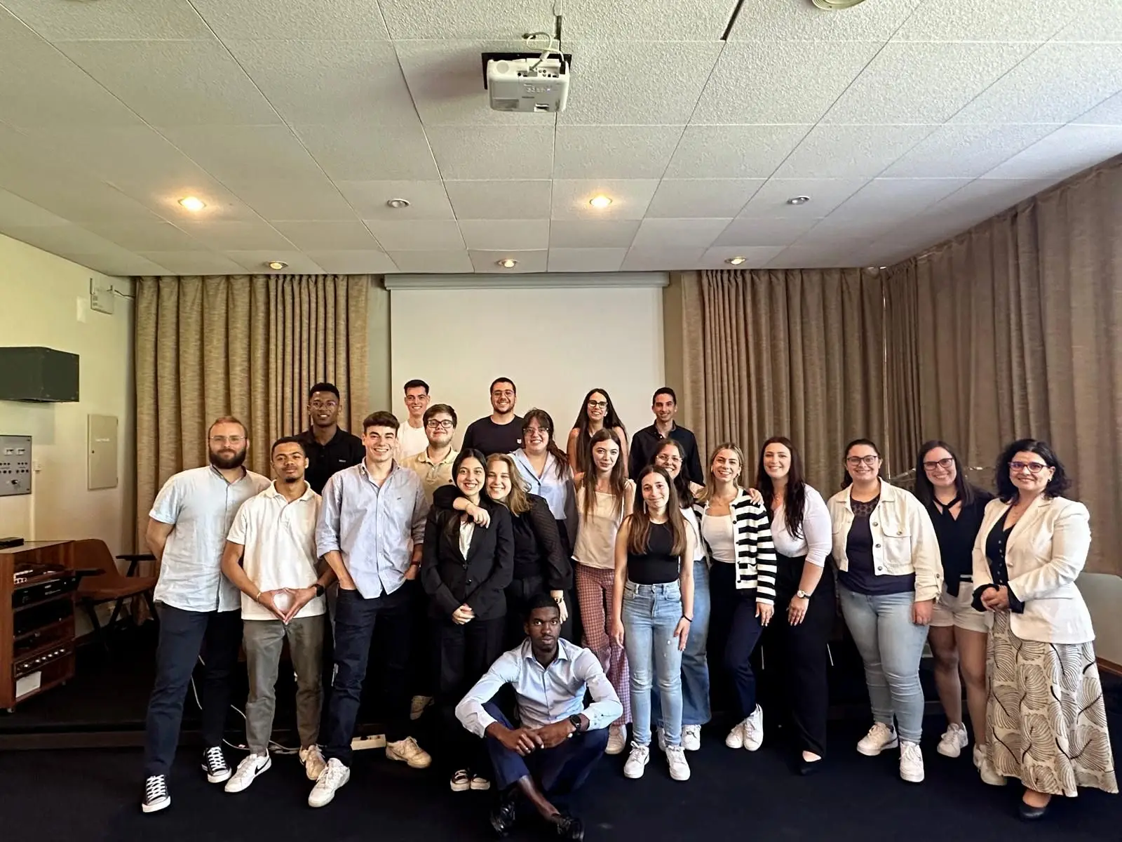Alunos da licenciatura em gestão de empresas do Instituto Politécnico de Santarém que vão participar no Global Management
