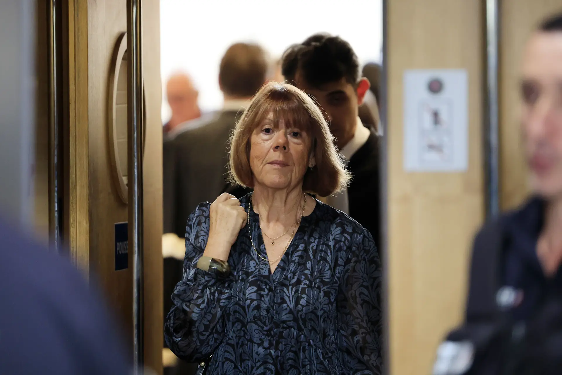 Gisèle Pelicot no tribunal em Avignon