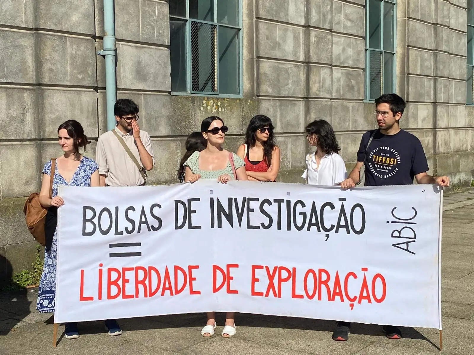 Investigação em ciência: “Num ambiente em que a precariedade é tão forte, se não há dinheiro e não há motivação, os jovens não vão ficar”