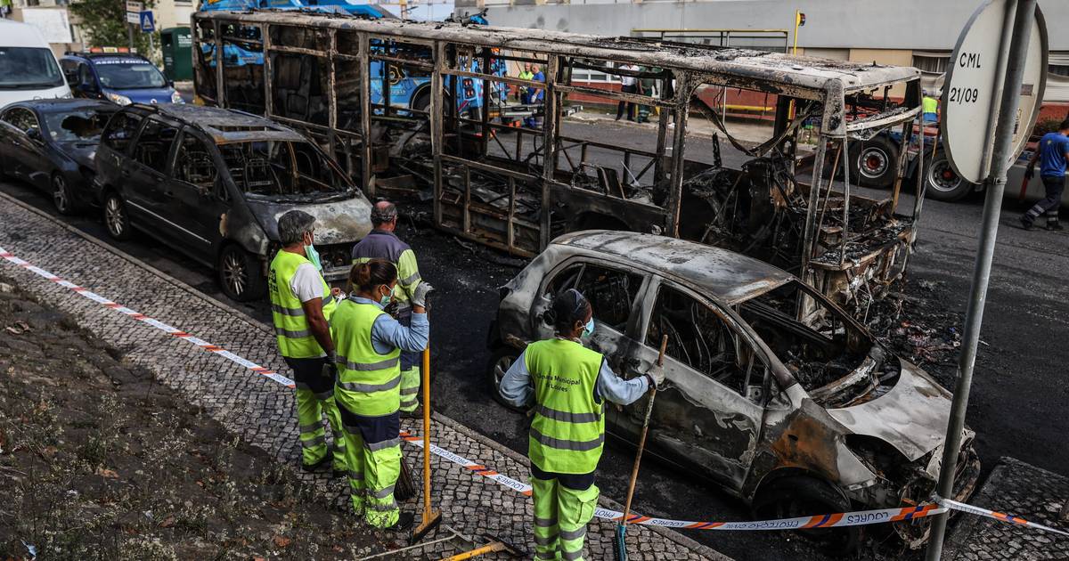 Motorista de autocarro incendiado em Loures hospitalizado em estado grave