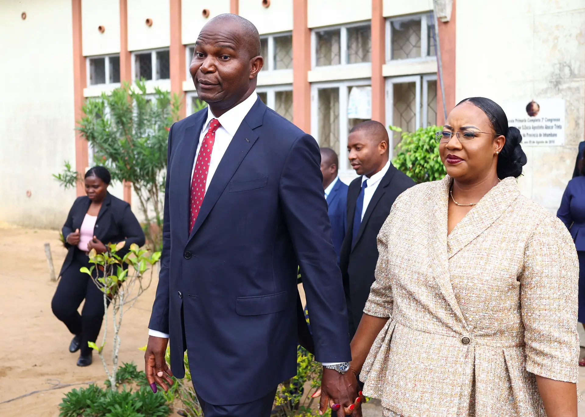 Presidente de Moçambique, Daniel Chapo, na companhia da sua mulher, Gueta Chapo