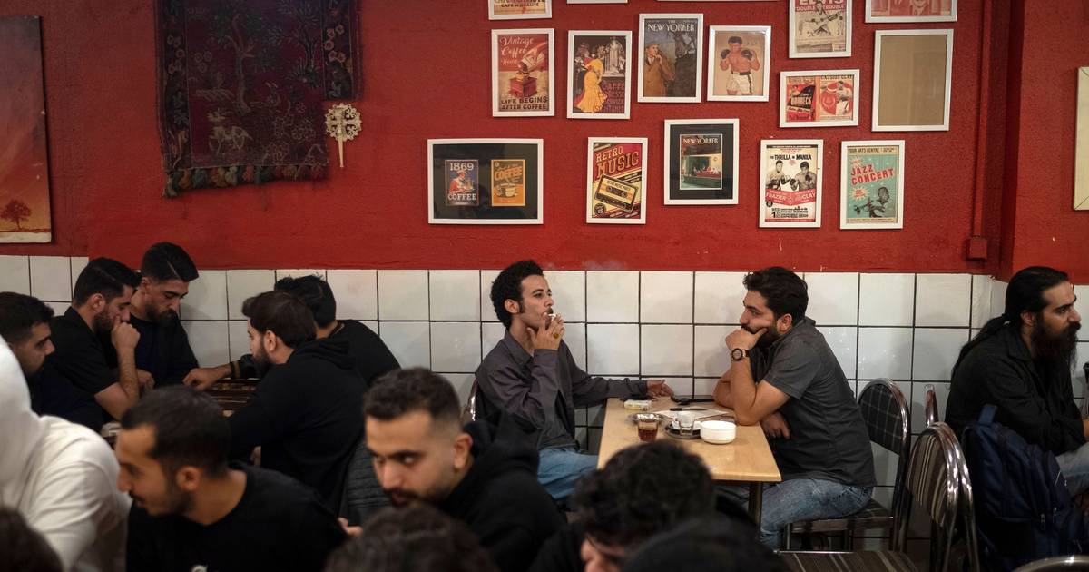 "Sempre a mesma história": o que se diz nas ruas (e nas redes) do Irã, entre os mísseis israelenses e os rumores sobre o colapso do regime