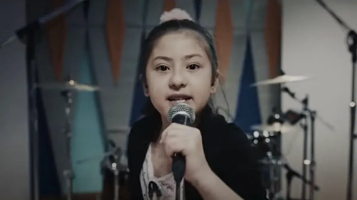 A performance arrasadora de uma menina de 9 anos a cantar Slipknot
