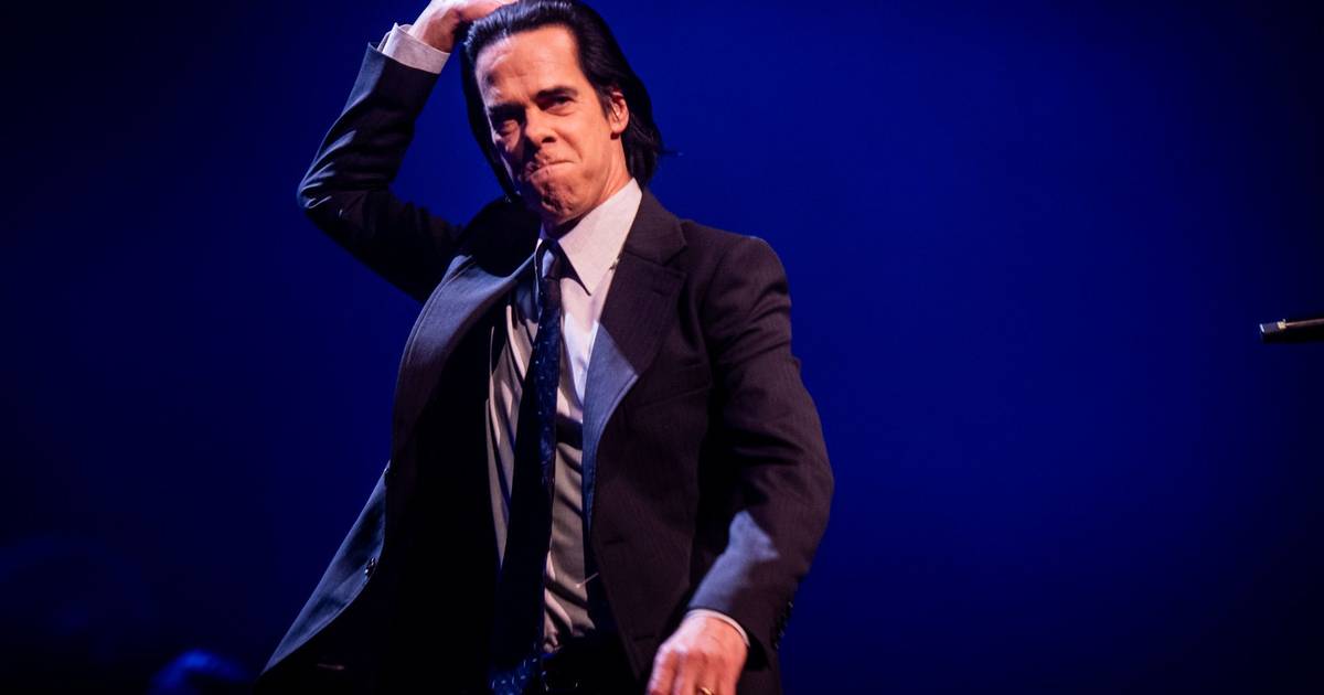 Cara a cara com Nick Cave & The Bad Seeds no Meo Arena: crónica de mais uma noite incrível para o homem que só sabe crescer