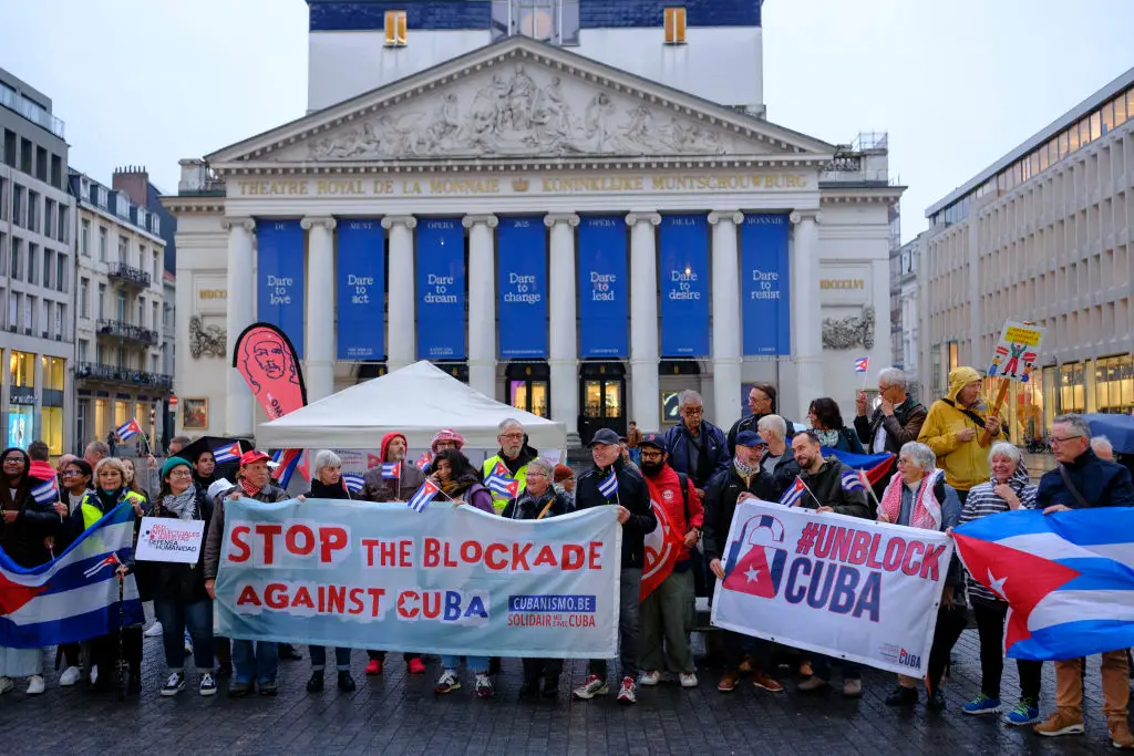 Manifestação pelo fim do embargo a Cuba, em Bruxelas